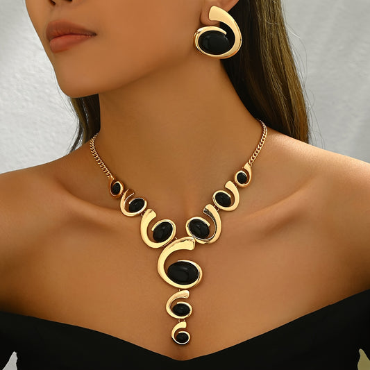 Spirale Bohème -Un design en escargot serti de strass noirs