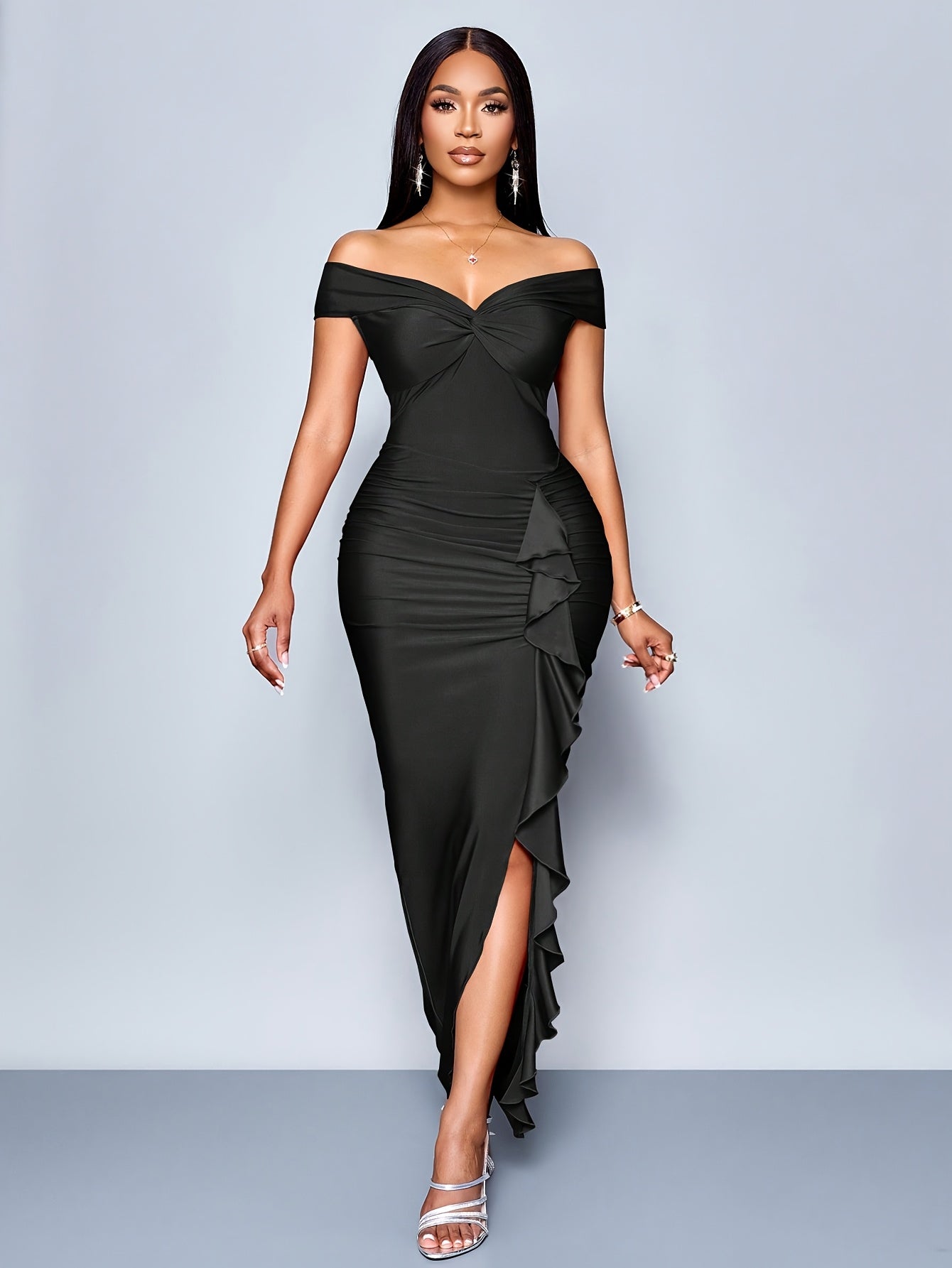 Noire Chic – Robe noire mi-longue asymétrique à taille froncée