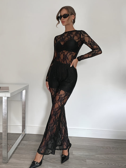 Dentelle Chic – Haut et pantalon transparents, élégance sensuelle.