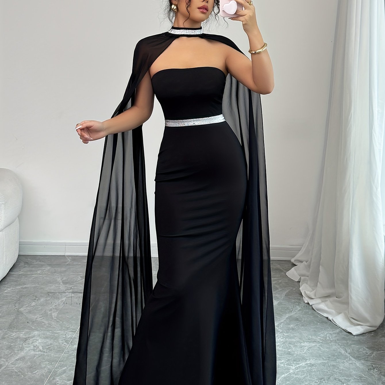 AÉLINE – Robe bandeau fluide à cape