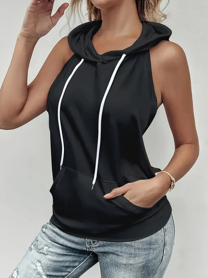 Hood Chic – Haut dos nu à capuche, léger et féminin.