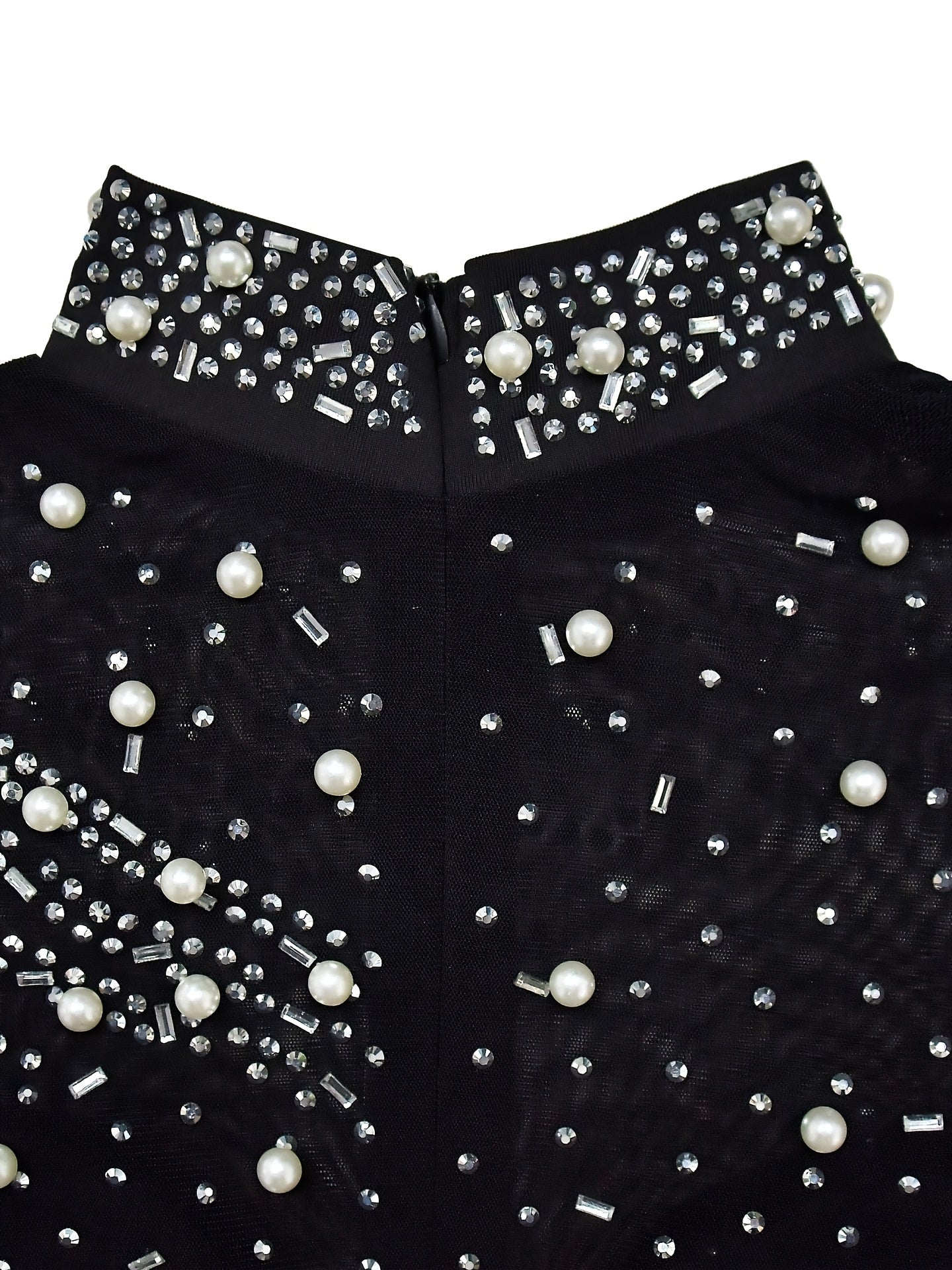 Strass Diva – Maille noire, strass raffinés, allure de star.