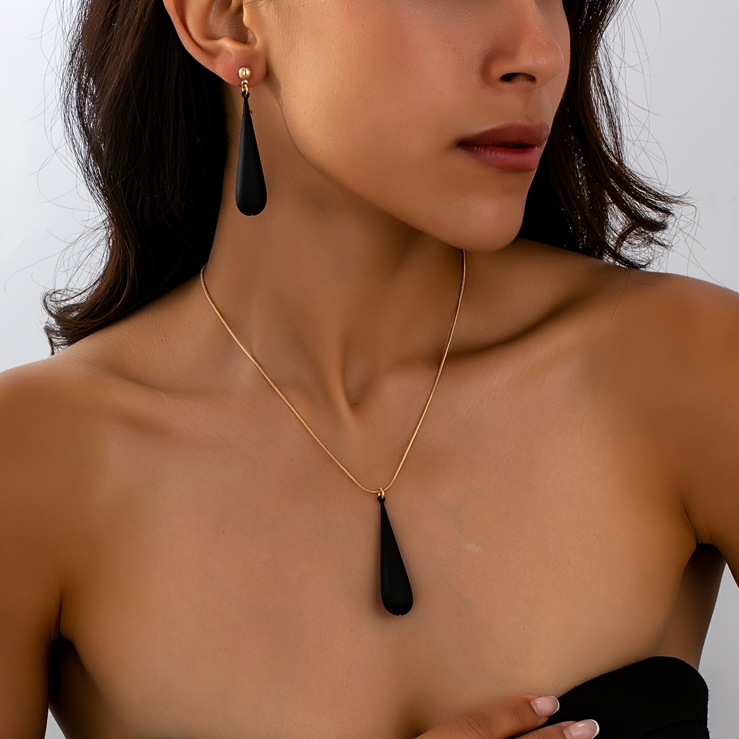 NOIR ÉCLAT – Set élégant Simplicité et distinction à l’européenne.