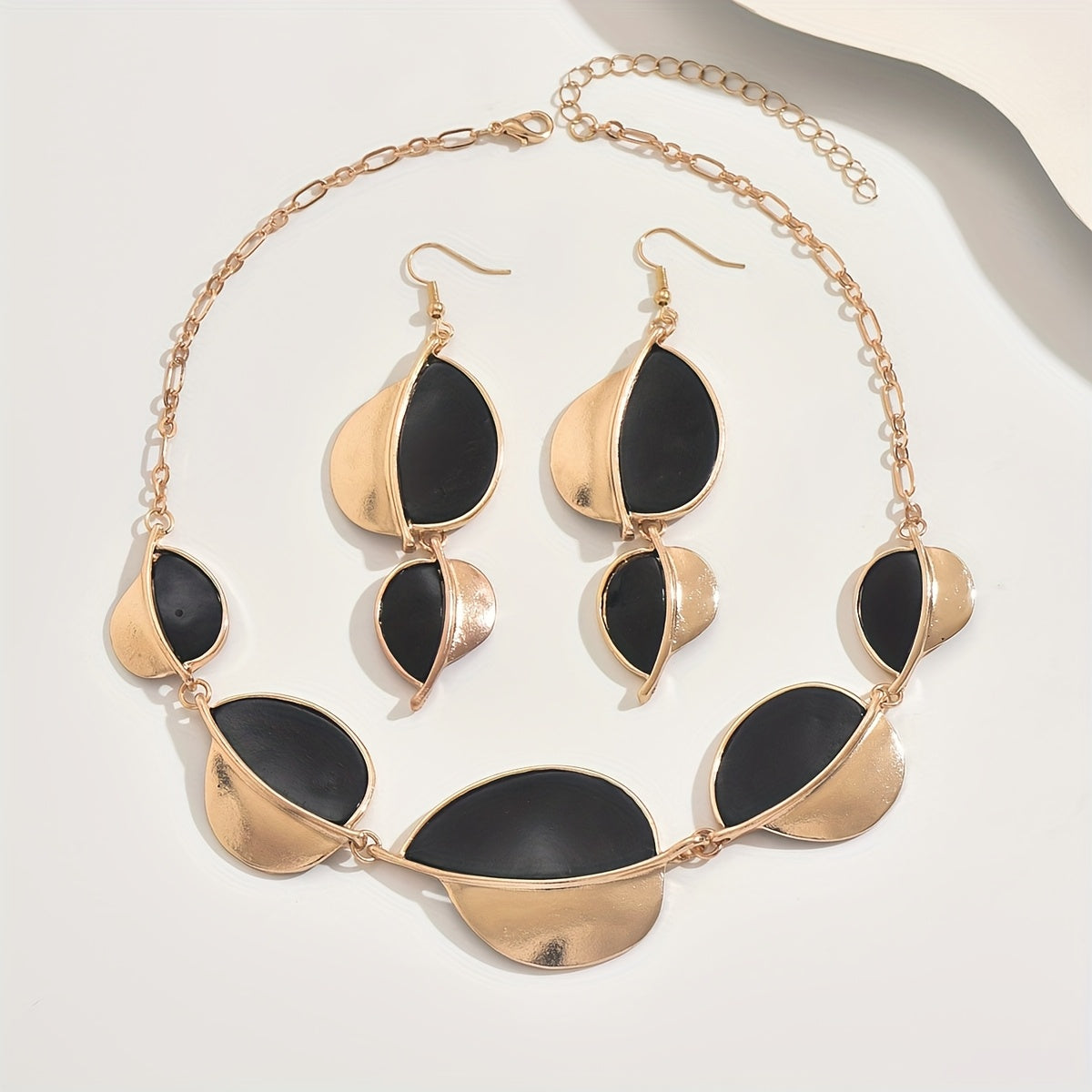 Golden Noir Asymétrie - Élégance moderne dorée et noire