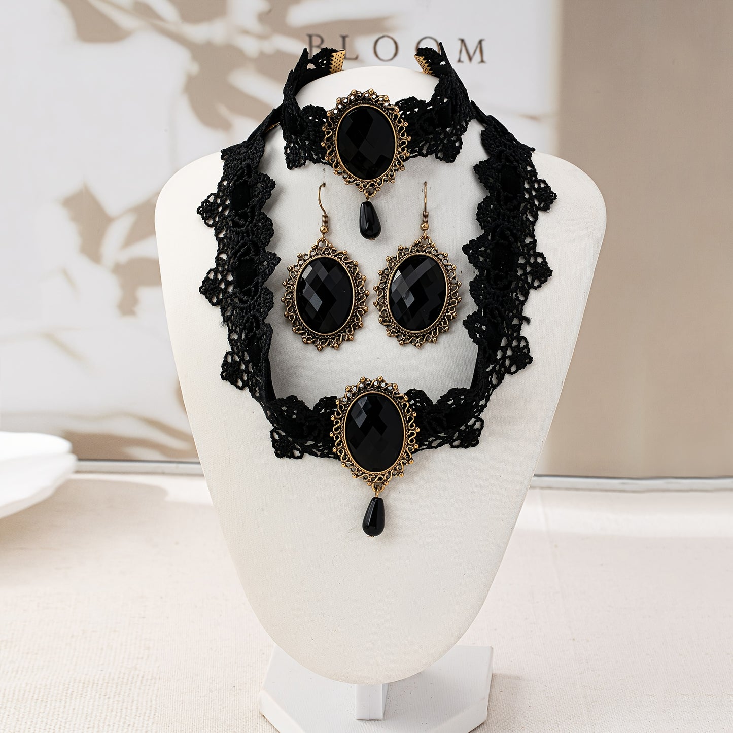 Nico- collier  ras de cou + boucles d'oreilles + bracelet