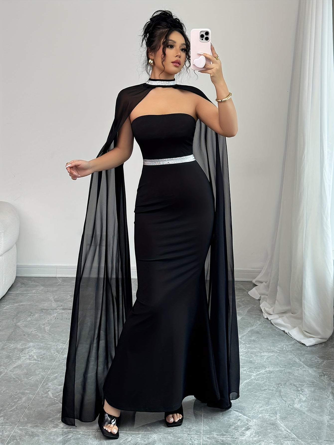 AÉLINE – Robe bandeau fluide à cape