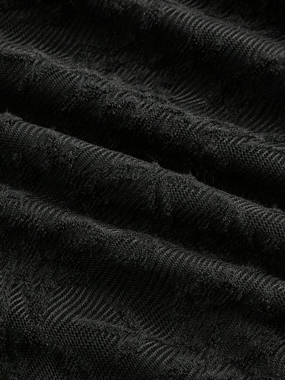 Gothique Dentelle – Manches cloches, dentelle noire, allure vintage chic.