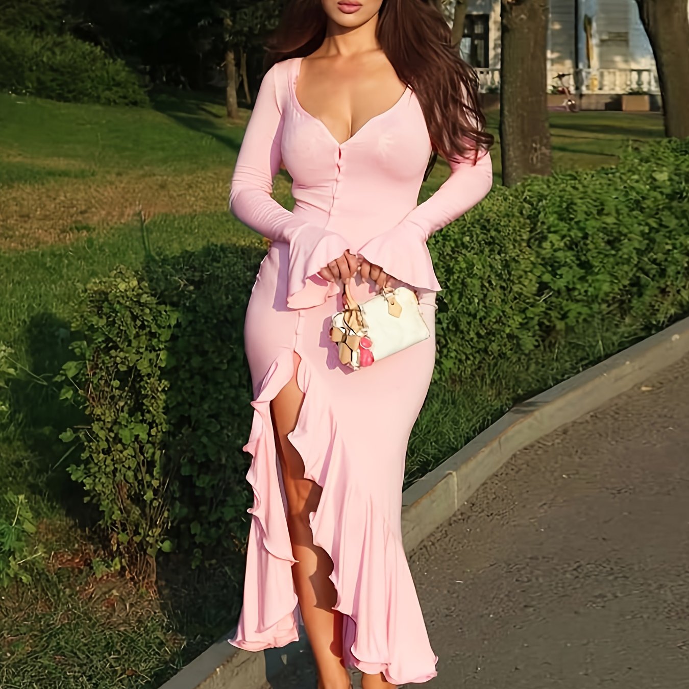 Clochette Élégance – Manches longues, col V, fluidité et charme.