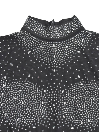 Cristal Split – Robe fendue à strass, col montant et maille chic