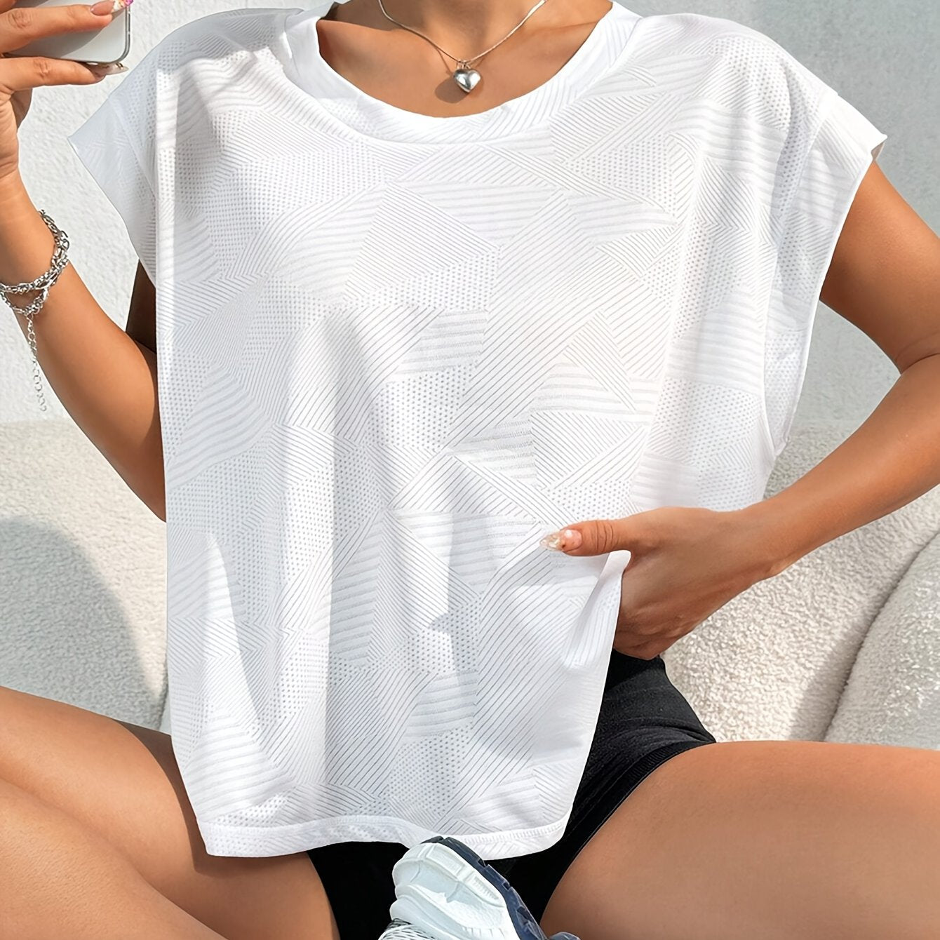 Aérien Soft – T-shirt léger semi-transparent, coupe ample et fluide.