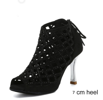 Midnight Glow – Noir lustré et chic intemporel pour la scène et la nuit.