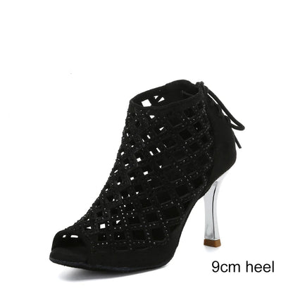 Midnight Glow – Noir lustré et chic intemporel pour la scène et la nuit.