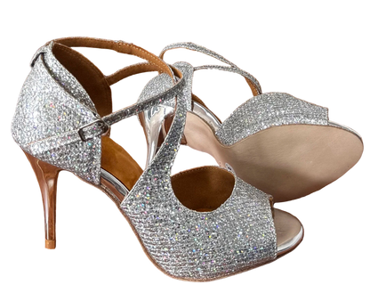 Argenté Hour – Brillance dorée, silhouette sculptée et maintien parfait.