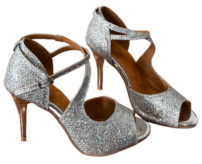 Argenté Hour – Brillance dorée, silhouette sculptée et maintien parfait.