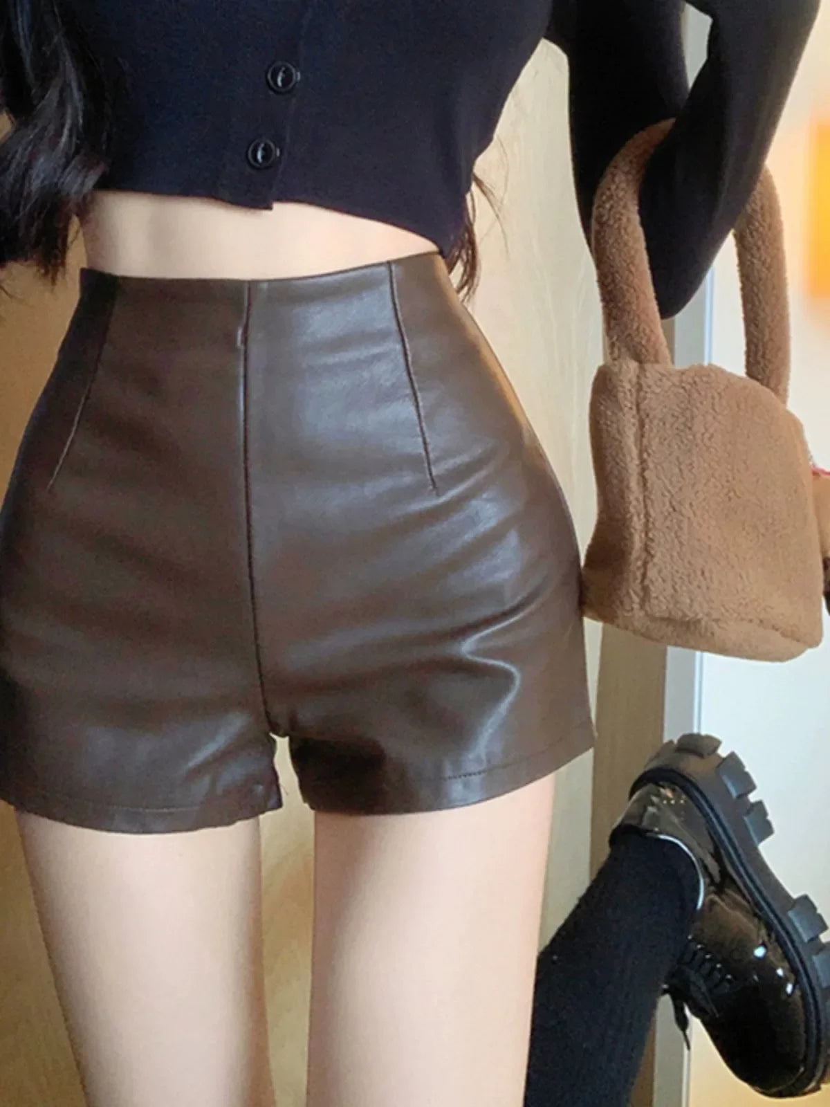 Ombrine - Short en similicuir marron, noir ou beige