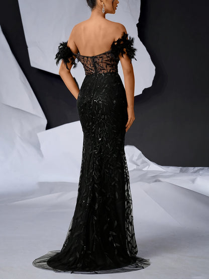 Valencia – Robe Fendue à Plume & Épaule Dénudée