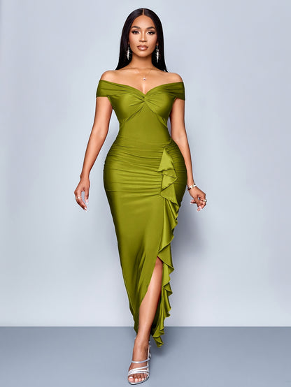 Noire Chic – Robe noire mi-longue asymétrique à taille froncée