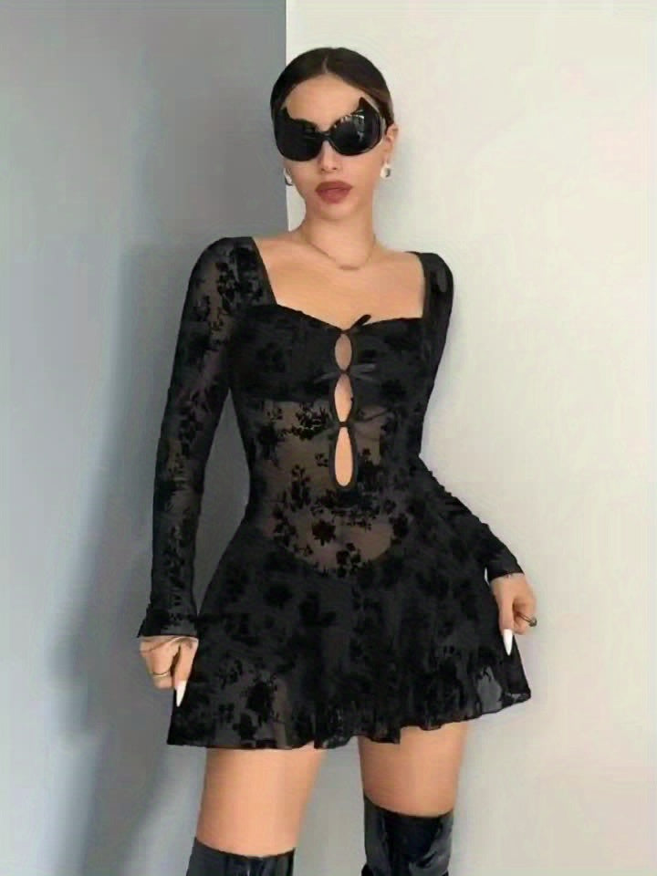 Éclat Carré – Mini robe imprimée à col carré et manches longues