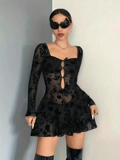 Éclat Carré – Mini robe imprimée à col carré et manches longues