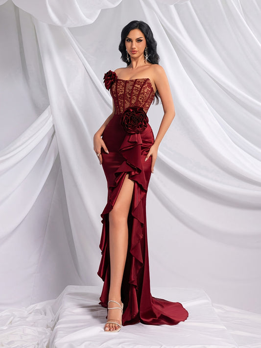 Sirèna – Bustier fleuri rouge, coupe sirène et détails froncés.