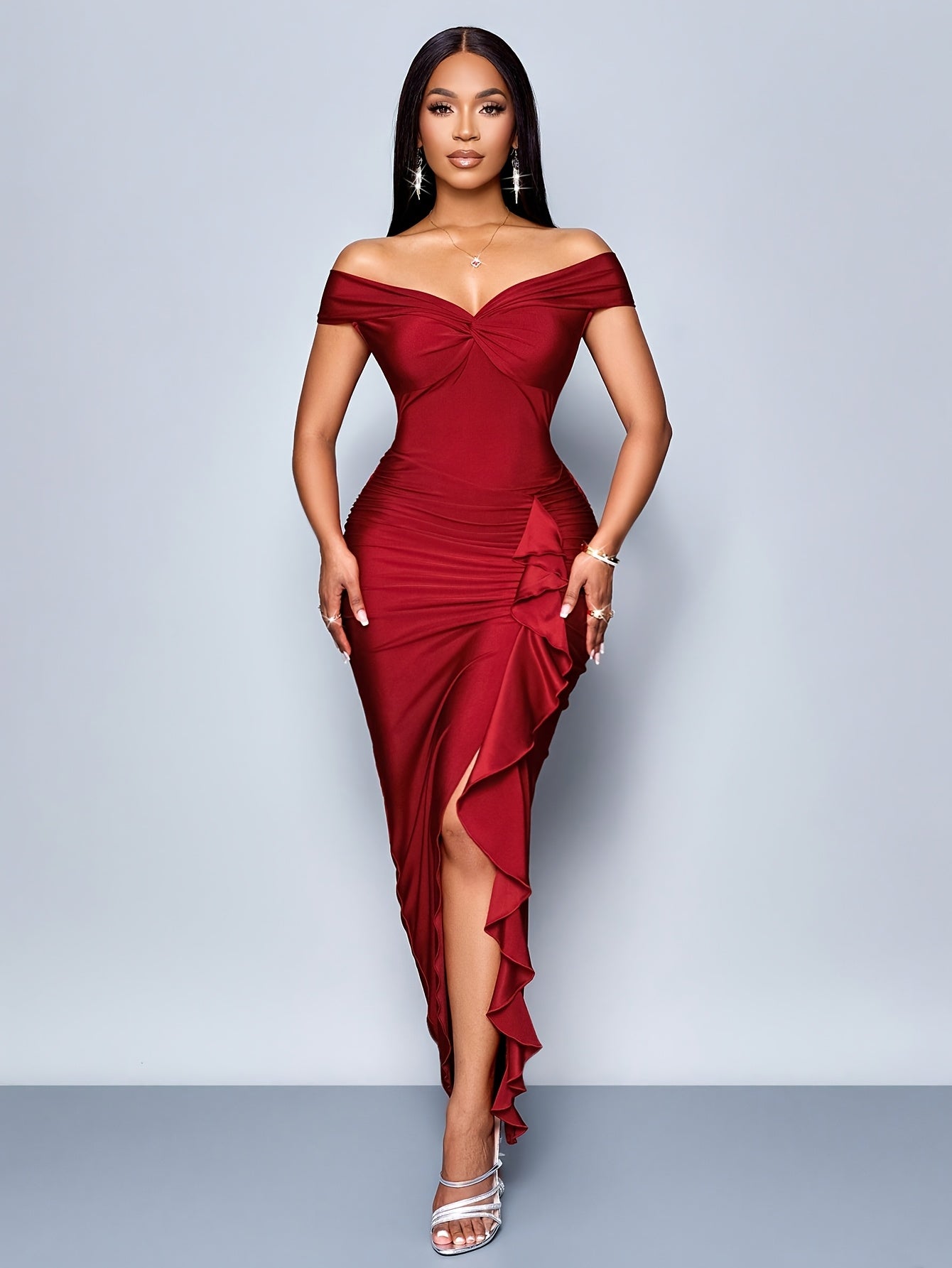 Noire Chic – Robe noire mi-longue asymétrique à taille froncée