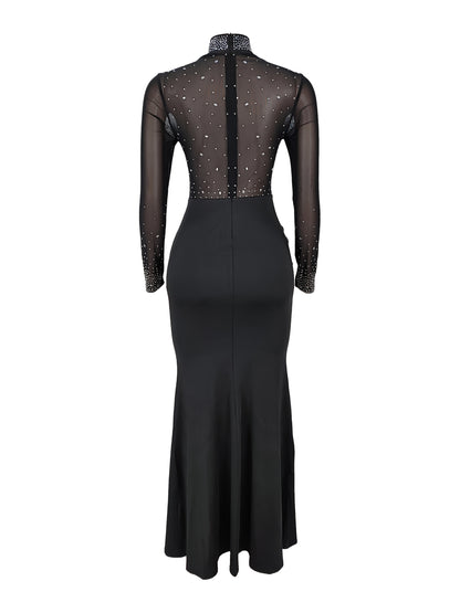 Cristal Split – Robe fendue à strass, col montant et maille chic