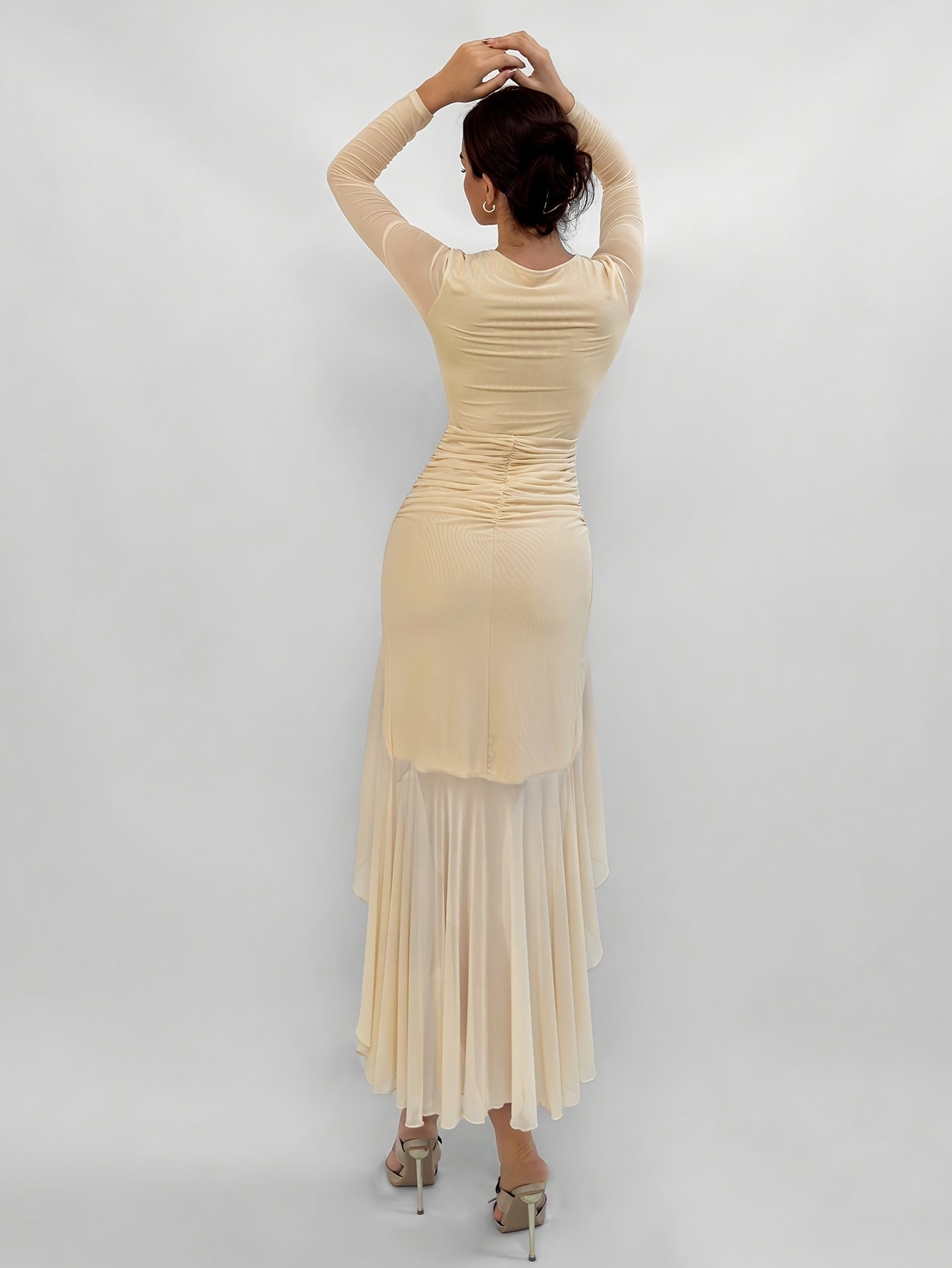 Dentelle Muse – robe moulante en dentelle