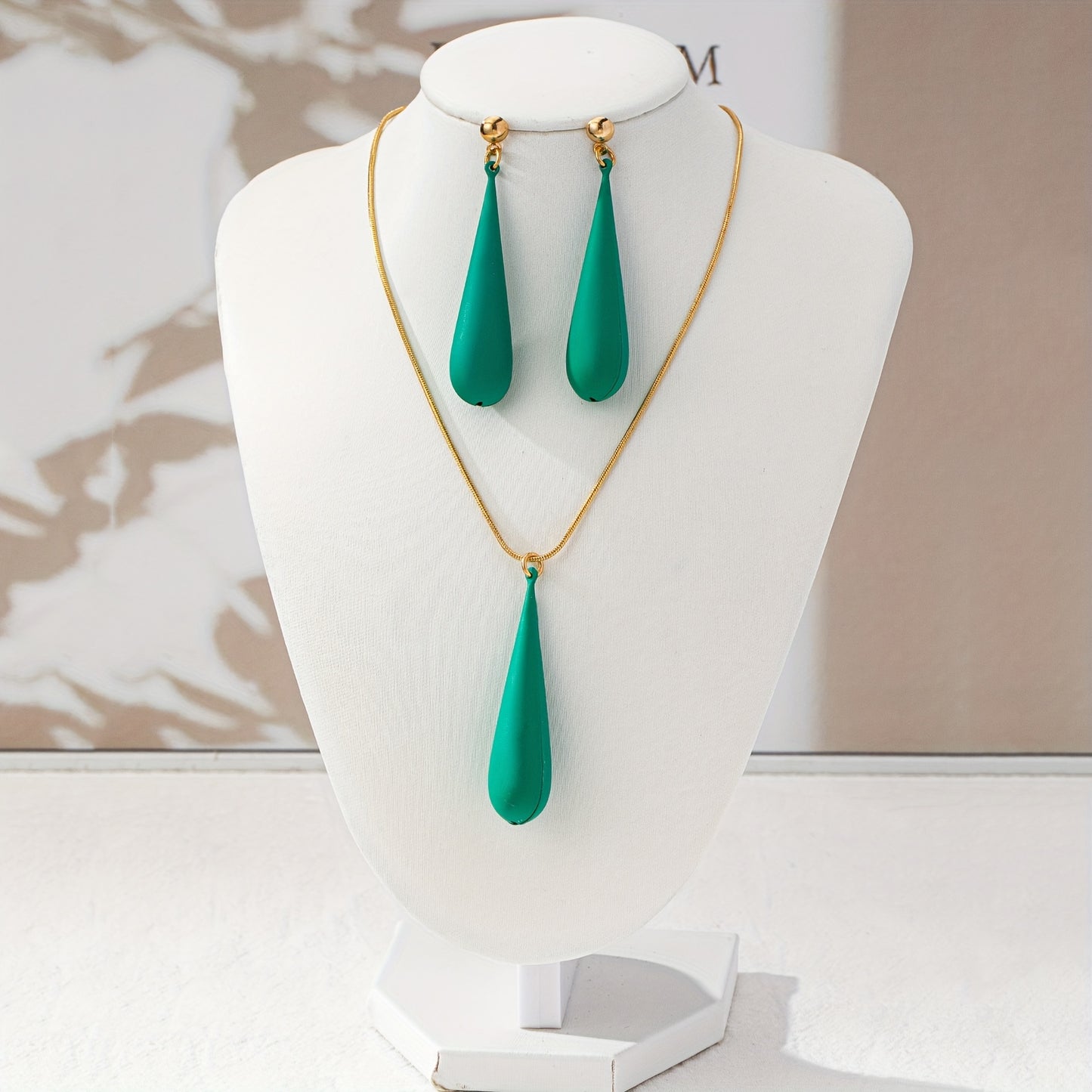 NOIR ÉCLAT – Set élégant Simplicité et distinction à l’européenne.