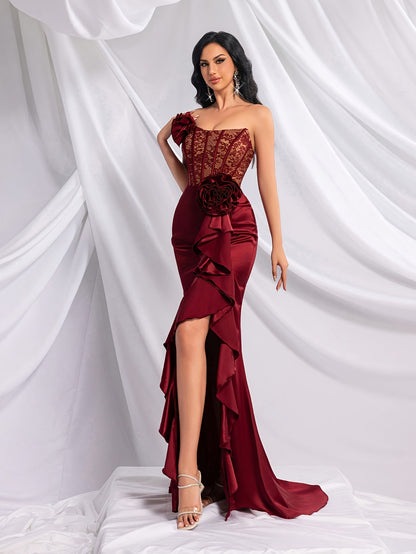 Sirèna – Bustier fleuri rouge, coupe sirène et détails froncés.