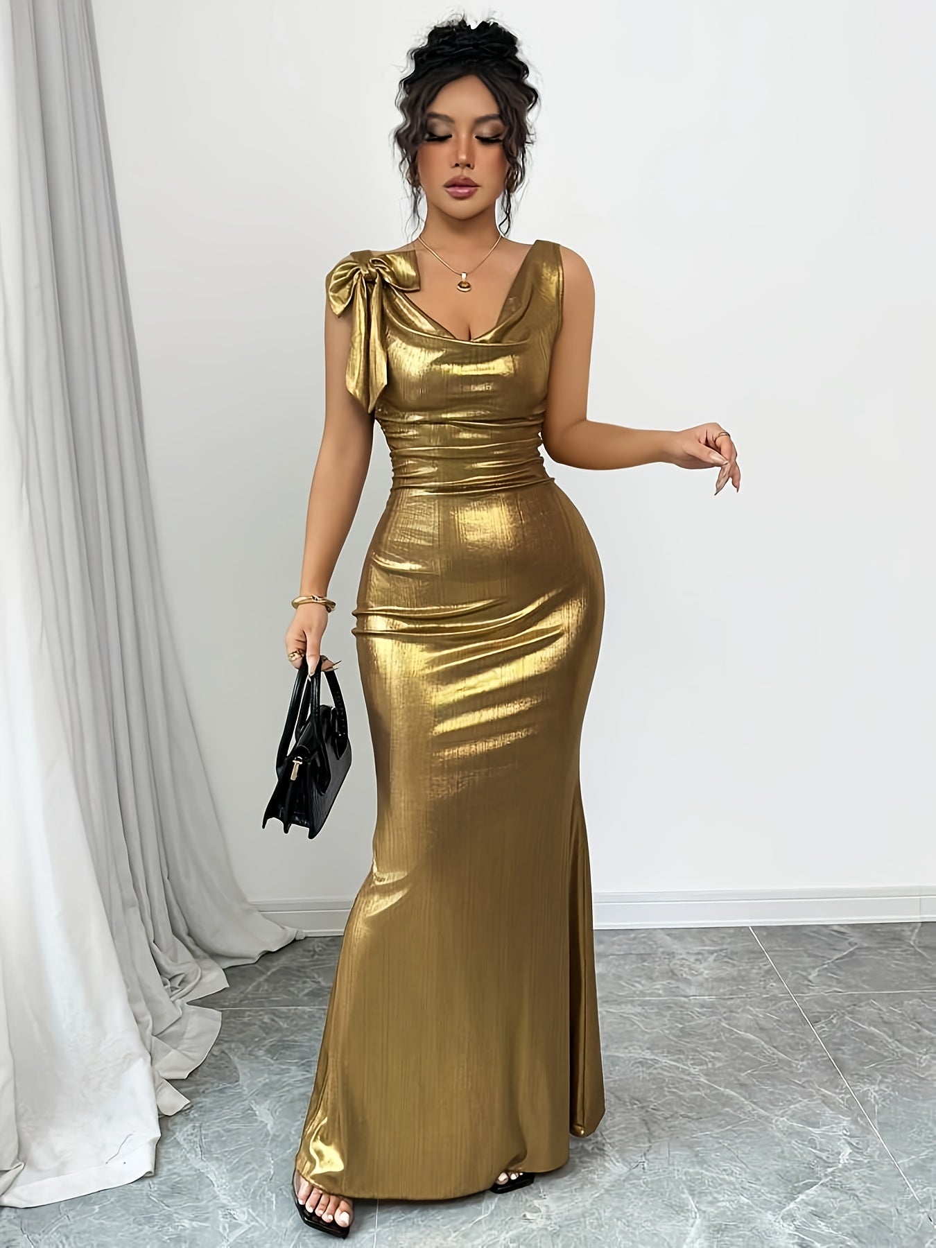 Orélia – robe dorée métallisée asymétrique